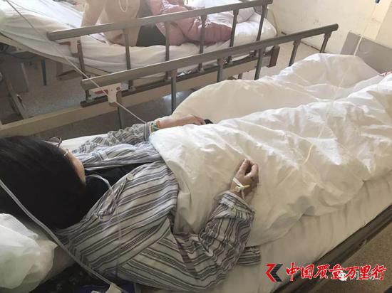 正在右安門醫(yī)院綜合內科接受治療的孫女士/記者現場拍攝