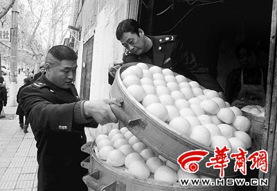 面點師傅曝饅頭中加入敵敵畏增加鮮味