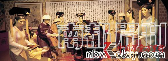 茅臺酒廠展覽館內(nèi)的清代宮廷雕像。 茅臺酒廠展覽館內(nèi)的清代宮廷雕像。